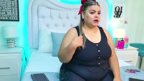 Snapshot of kimbrookss chatting on 10.10.25 KimBrooks online show from 10.10.25