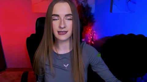 Snapshot of kimi_glow chatting on 11.30.25 kimi_glow online show from 11.30.25