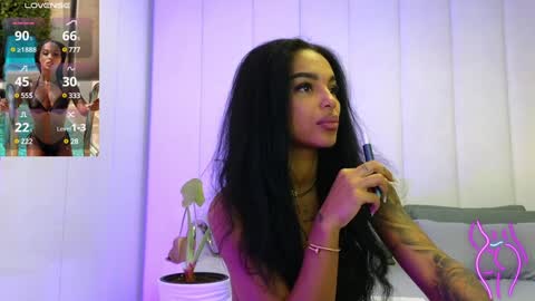 Snapshot of kimibrowny chatting on 01.06.25 Kim online show from 01.06.25
