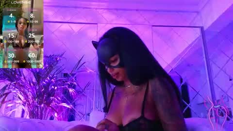 Kim online show from 10.31.25