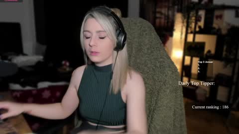 Wolfs Girl online show from 01.05.25