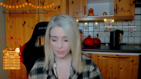 Wolfs Girl online show from 10.25.25