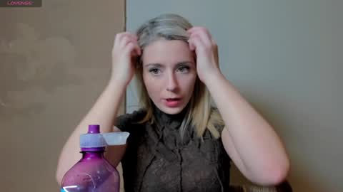 Wolfs Girl online show from 11.09.25