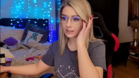 Wolfs Girl online show from 03.19.26