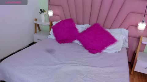 kimluna1 online show from 04.24.26