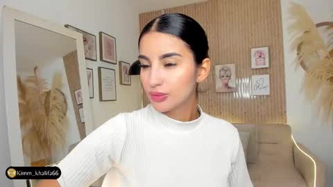 Snapshot of kimm_khalifa chatting on 01.25.25 Kim online show from 01.25.25