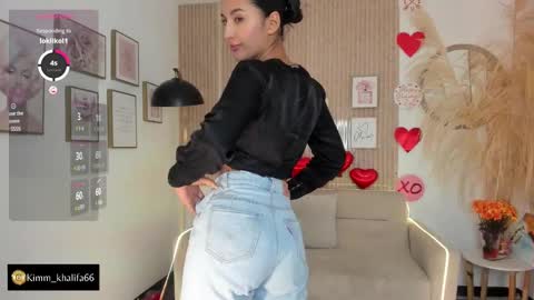 Snapshot of kimm_khalifa chatting on 02.17.25 Kim online show from 02.17.25