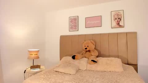 Snapshot of kimm_khalifa chatting on 02.26.25 Kim online show from 02.26.25