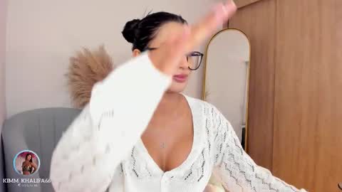 Snapshot of kimm_khalifa chatting on 10.31.25 Kim online show from 10.31.25