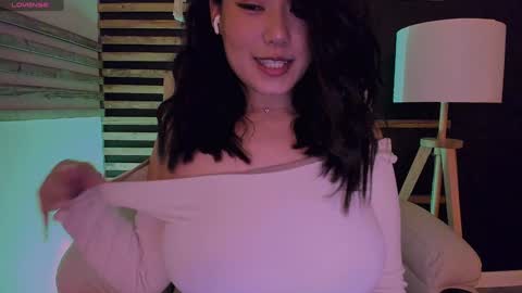 Snapshot of kimmy_chi chatting on 02.05.25 Lo online show from 02.05.25