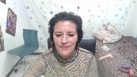 Snapshot of kimmy_sander1 chatting on 12.31.24 Kimmy online show from 12.31.24