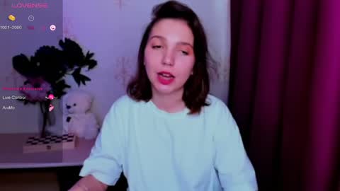 Snapshot of kindhazelhere_ chatting on 04.28.26 Hazel online show from 04.28.26