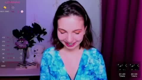 Snapshot of kindhazelhere_ chatting on 04.28.26 Hazel online show from 04.28.26