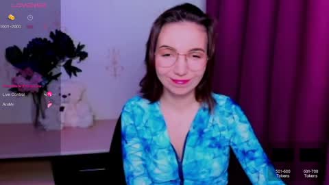 Snapshot of kindhazelhere_ chatting on 05.18.26 Hazel online show from 05.18.26