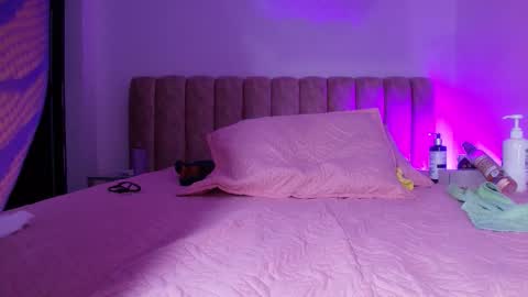 Bella online show from 11.25.25