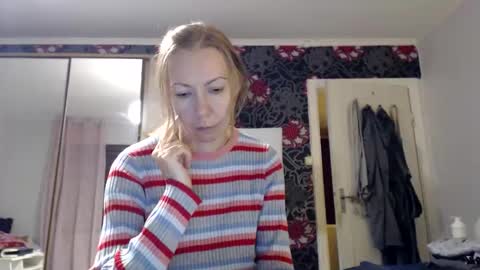 Snapshot of kingandprincess chatting on 09.18.25 sexysexyhotwetpinkredpussy online show from 09.18.25