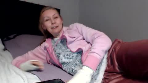 Snapshot of kingandprincess chatting on 10.10.25 sexysexyhotwetpinkredpussy online show from 10.10.25