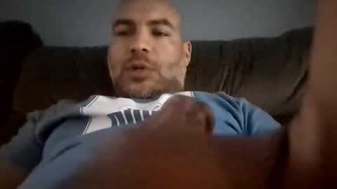 Snapshot of kingelizar12 chatting on 10.21.25 kingelizar12 online show from 10.21.25