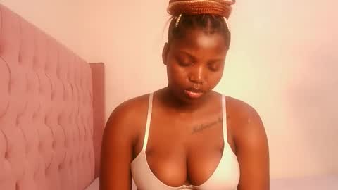 Snapshot of kinky_lola1 chatting on 03.08.26 Lola online show from 03.08.26