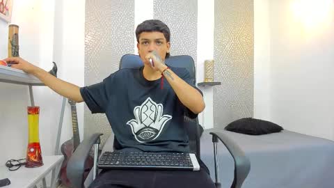 Snapshot of kinky_spice69 chatting on 10.11.25   online show from 10.11.25