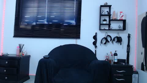 Snapshot of kinkyallisonsub chatting on 01.27.25 Allison Diego online show from 01.27.25
