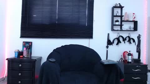 Snapshot of kinkyallisonsub chatting on 02.10.25 Allison Diego online show from 02.10.25
