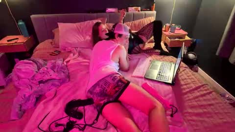 Kinkyblinders online show from 10.18.25