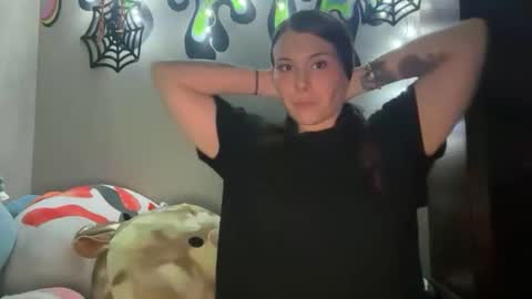 Snapshot of kinkycreative chatting on 11.14.25 kinkycreative online show from 11.14.25