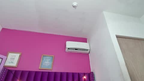 Snapshot of kinkyhousewifee_ chatting on 04.29.26 MISS RYN online show from 04.29.26