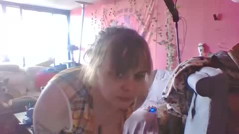 Snapshot of kinkyivy99 chatting on 03.29.26 kinkyivy99 online show from 03.29.26