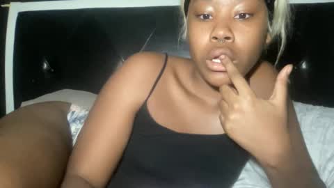 Bunniii online show from 02.12.25