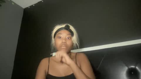 Bunniii online show from 02.12.25