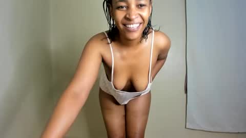 Snapshot of kinkylyla chatting on 12.10.24 Kinky online show from 12.10.24