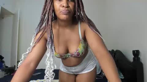 Snapshot of kinkylyla chatting on 01.03.25 Kinky online show from 01.03.25