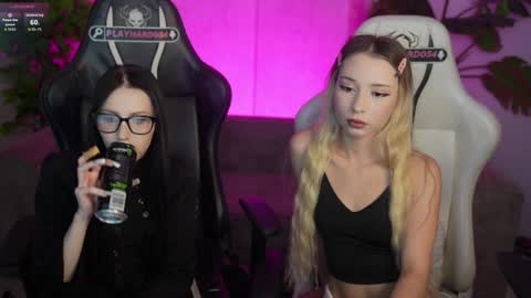 Snapshot of kira0541 chatting on 05.17.26 Sweet girls online show from 05.17.26