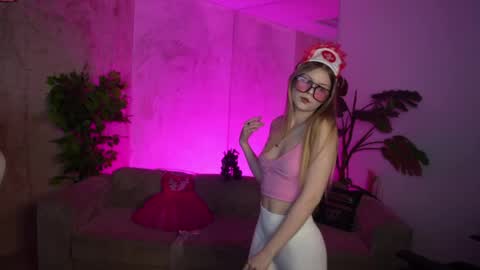 Snapshot of kira0541 chatting on 05.23.26 Sweet girls online show from 05.23.26