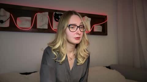 Snapshot of kira_dea_ chatting on 11.15.25 Kira Dea online show from 11.15.25