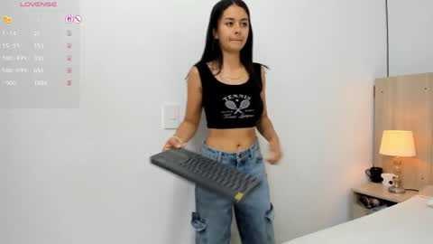 Snapshot of kira_dubois chatting on 04.23.26 Kira online show from 04.23.26