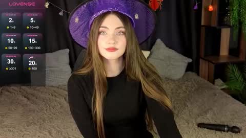 Snapshot of kira_jin chatting on 10.31.25 kira_jin online show from 10.31.25