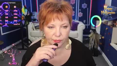 Kira Kennet online show from 10.29.25