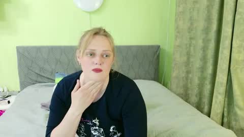 Snapshot of kira_kittyxxx chatting on 05.22.26 Kira online show from 05.22.26