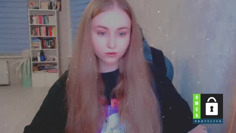 Snapshot of kira_love_sleep chatting on 12.02.24 you know thumb up me please its important online show from 12.02.24