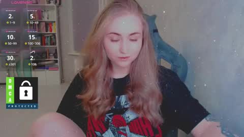 Snapshot of kira_love_sleep chatting on 02.22.25 you know thumb up me please its important online show from 02.22.25