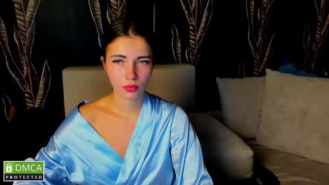 Kira  online show from 10.18.25