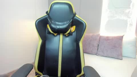 K I R A online show from 04.22.26