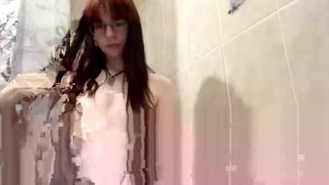 Snapshot of kiraazata chatting on 10.14.25 kiraazata online show from 10.14.25