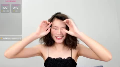 Snapshot of kiraeko chatting on 05.20.26 kiraeko online show from 05.20.26