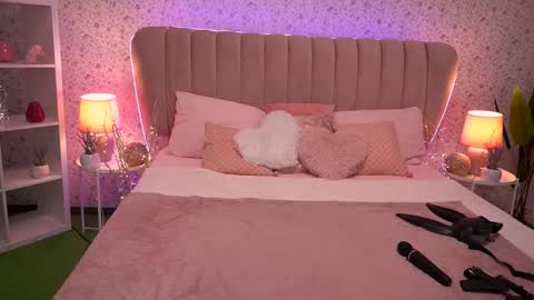 Kira online show from 09.13.25