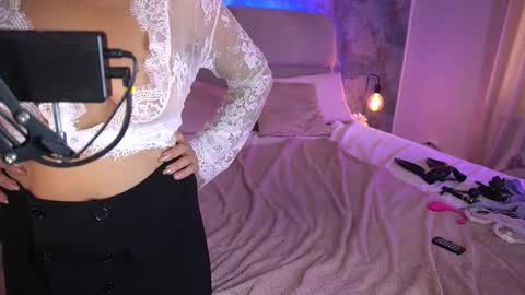 Kira online show from 09.28.25