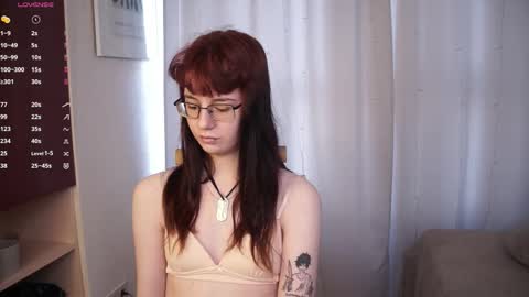 Snapshot of kirazephyr chatting on 09.18.25 Kira online show from 09.18.25